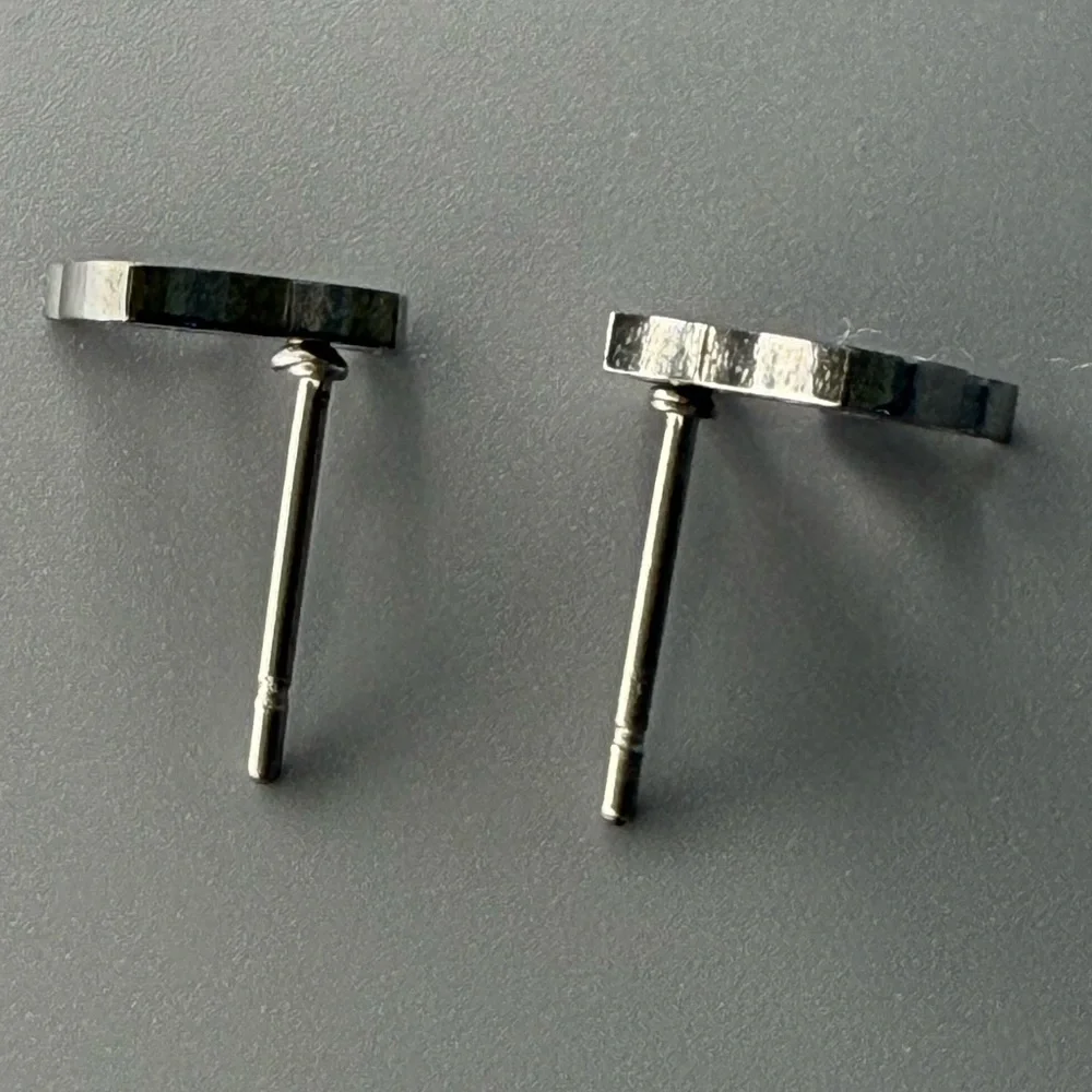 Stainless Steel Waterproof Shark Stud